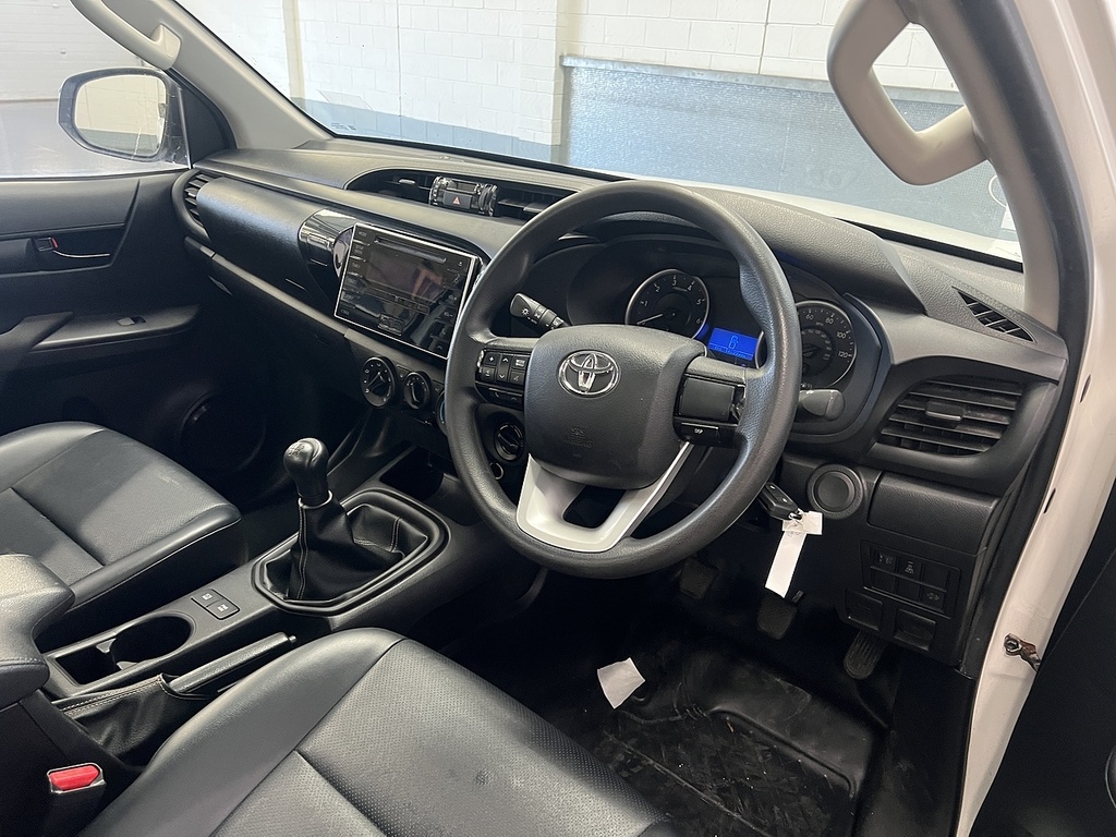 Toyota HILUX 2.4 D-4d Active Narrow Body Pickup Manu White #6