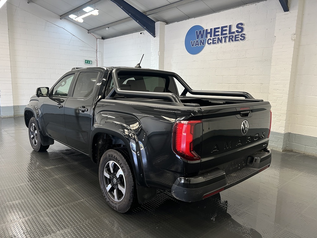 Volkswagen Amarok 2.0 Tdi Style Pickup Double Cab 4M Black #2