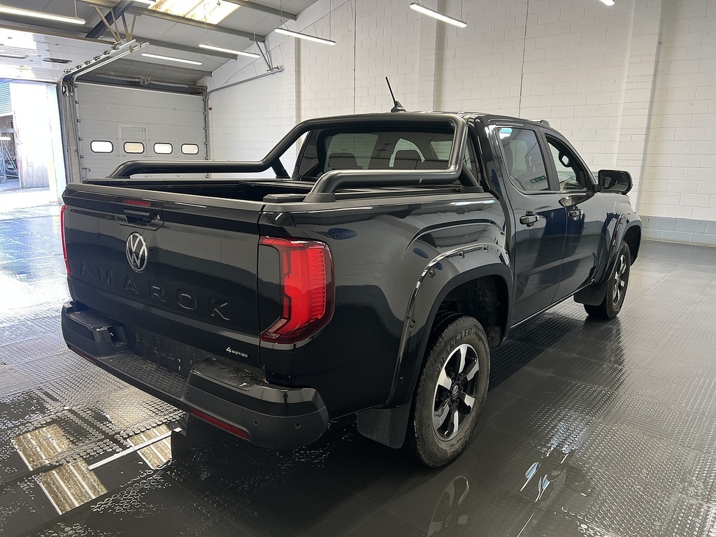 Volkswagen Amarok 2.0 Tdi Style Pickup Double Cab 4M Black #3