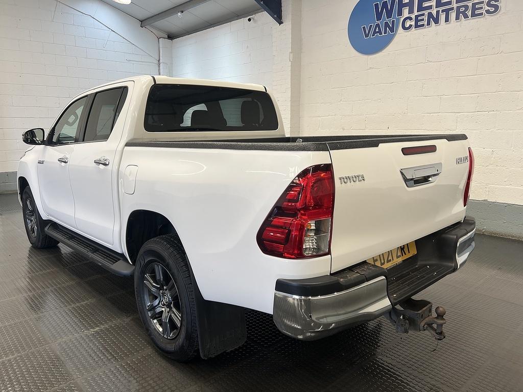 Toyota HILUX D-4d Icon White #2
