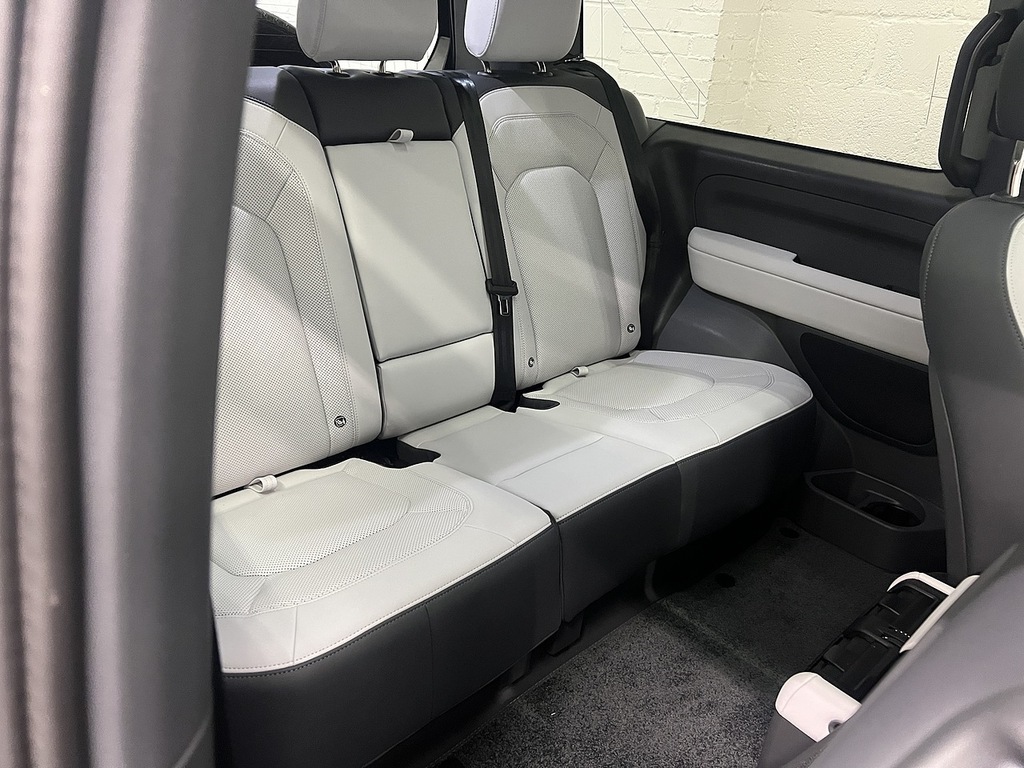 Land Rover Defender 90 S White #12
