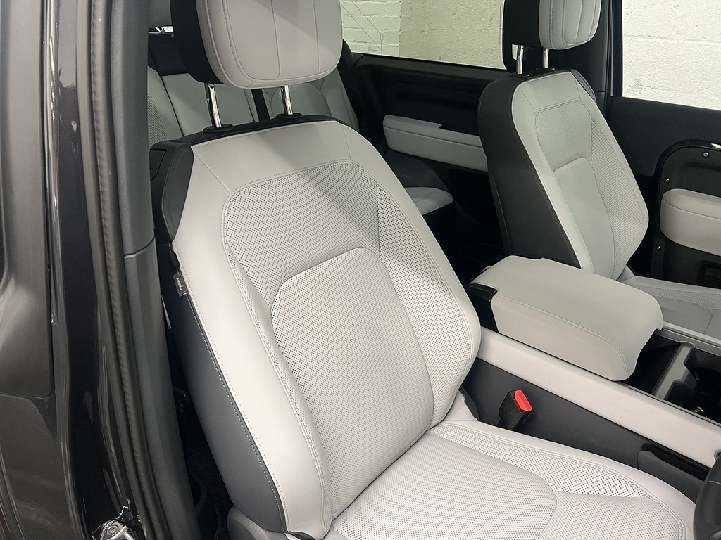 Land Rover Defender 90 S White #11