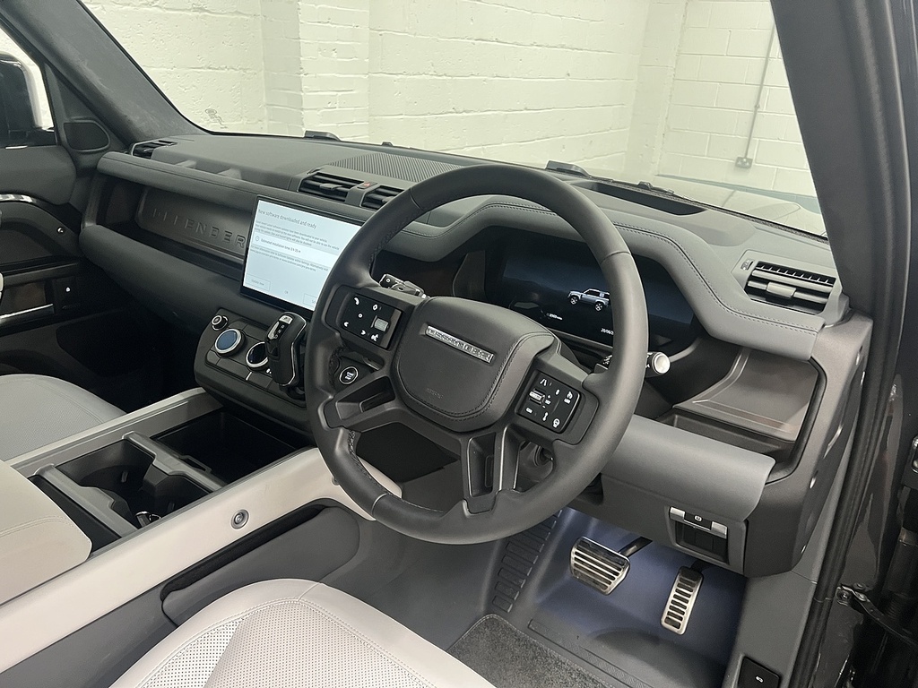 Land Rover Defender 90 S White #9