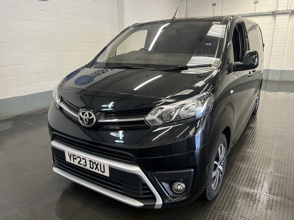 Toyota PROACE 2.0D Design Medium Panel Van 6Dr Mwb Black