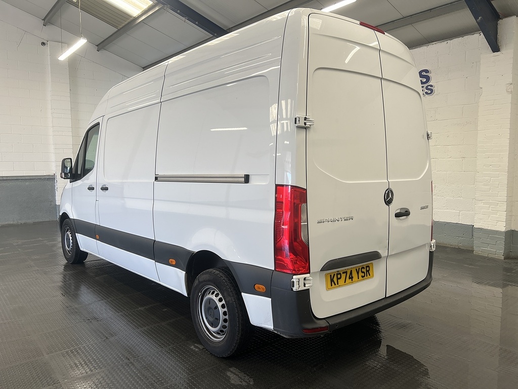 Mercedes-Benz Sprinter 315 Cdi Premium White #2