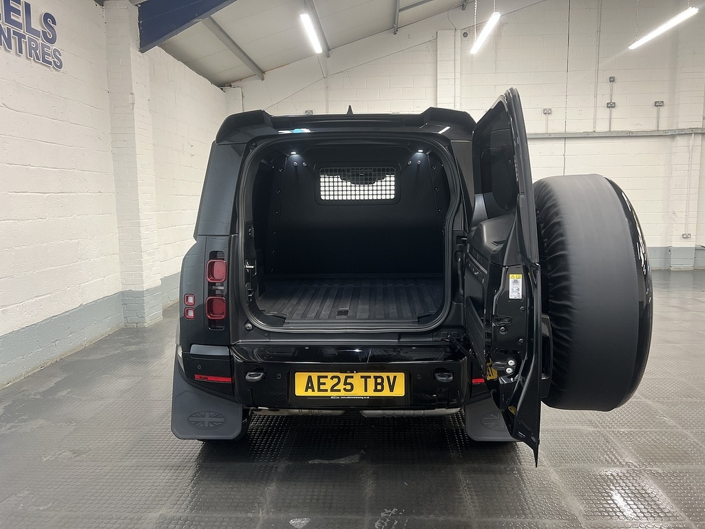 Land Rover Defender 90 3.0 D250 X-dynamic Se 90 Black #37