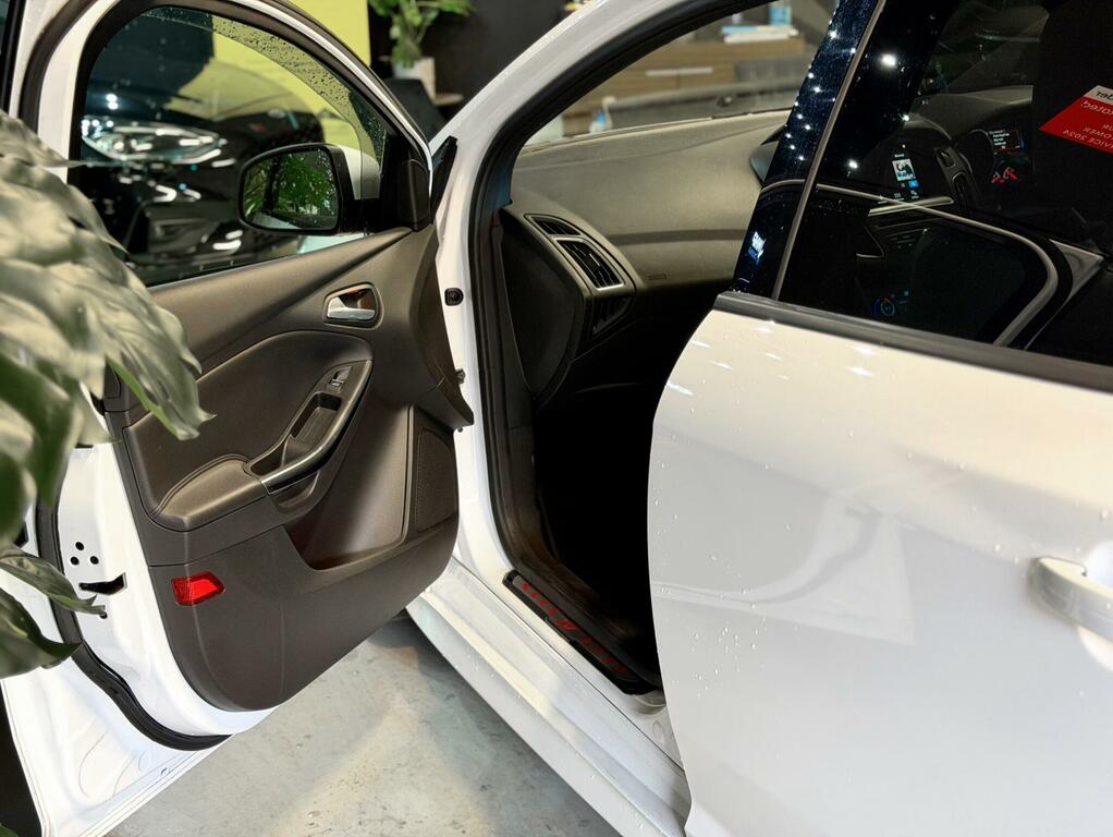 Ford Focus 1.0 Ecoboost 125 St-line 5Dr- Touch Screen, Start Grey #29