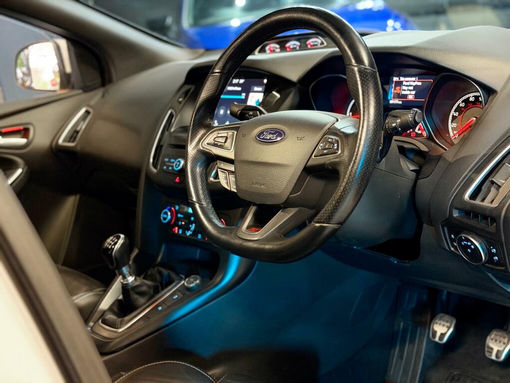 Ford Focus 1.0 Ecoboost 125 St-line 5Dr- Touch Screen, Start Grey #40