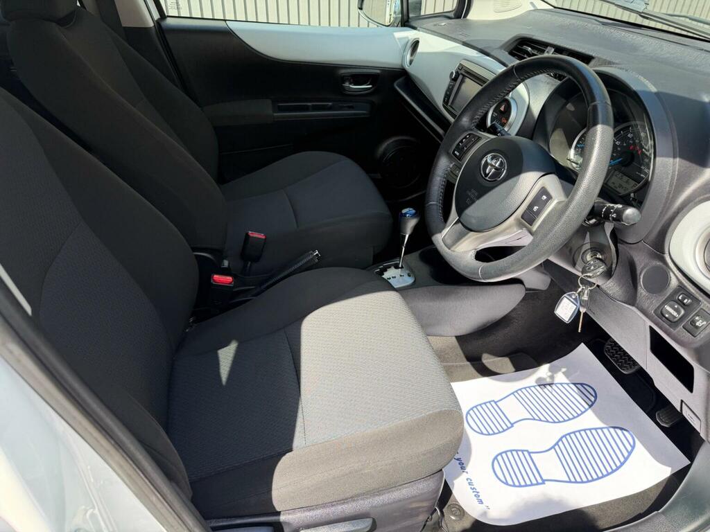Toyota Yaris Hatchback Grey #10