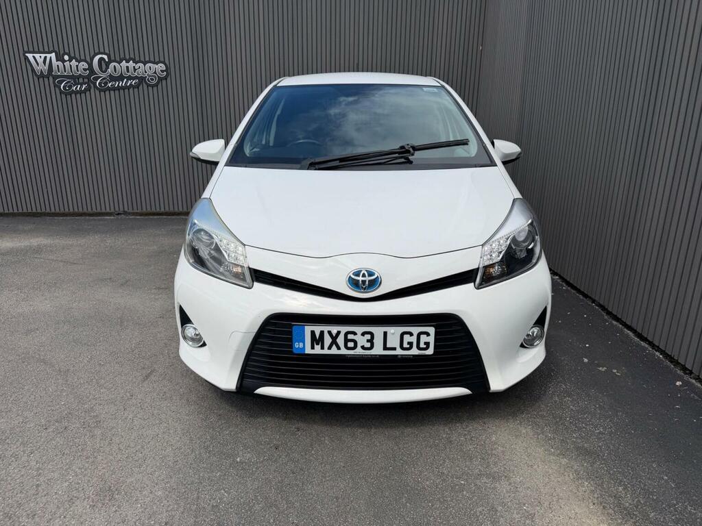 Toyota Yaris Hatchback Grey #5