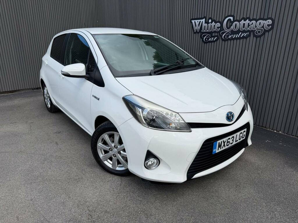Toyota Yaris Hatchback Grey #1