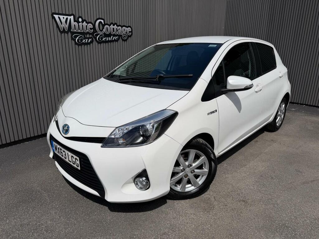 Toyota Yaris Hatchback Grey #4
