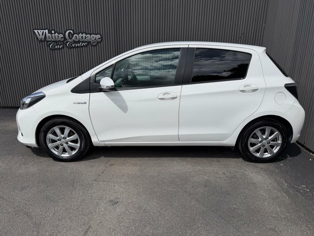 Toyota Yaris Hatchback Grey #28