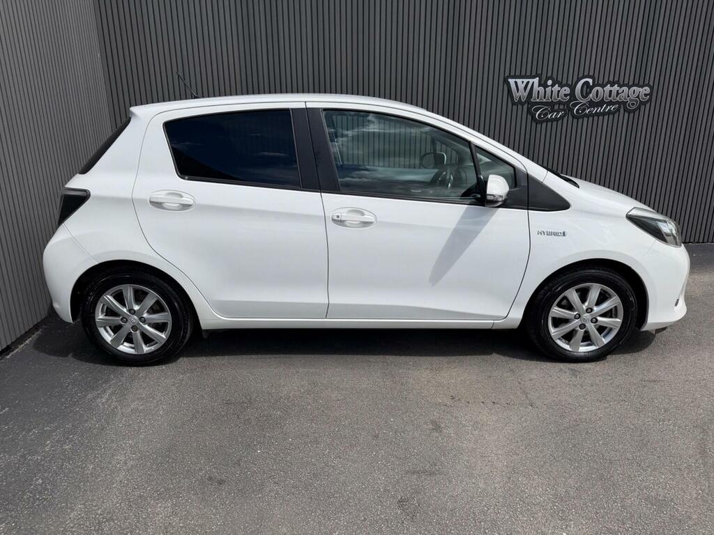 Toyota Yaris Hatchback Grey #7
