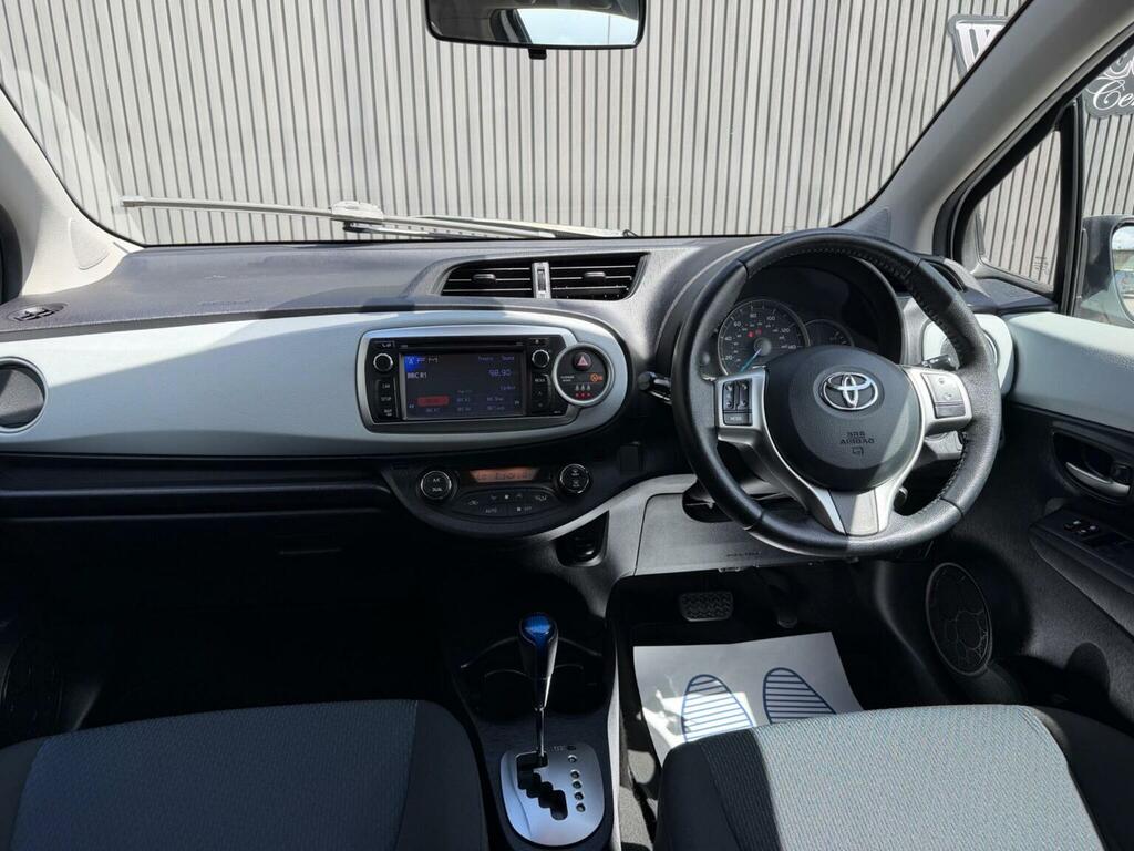 Toyota Yaris Hatchback Grey #15