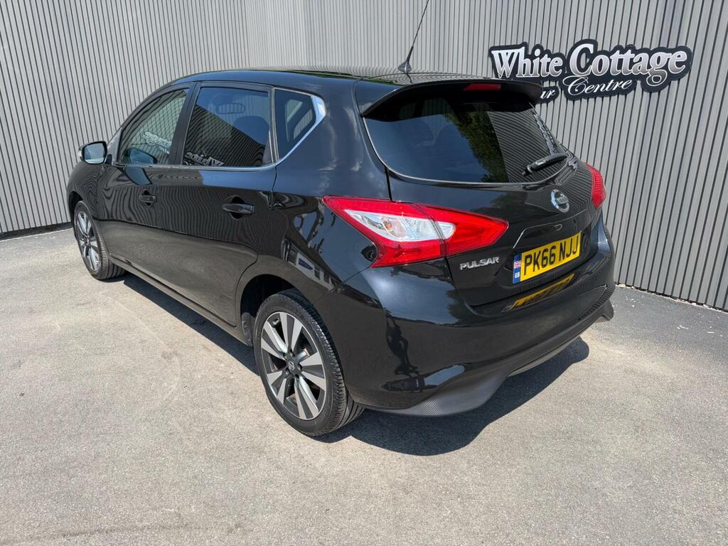 Nissan Pulsar Hatchback Black #2
