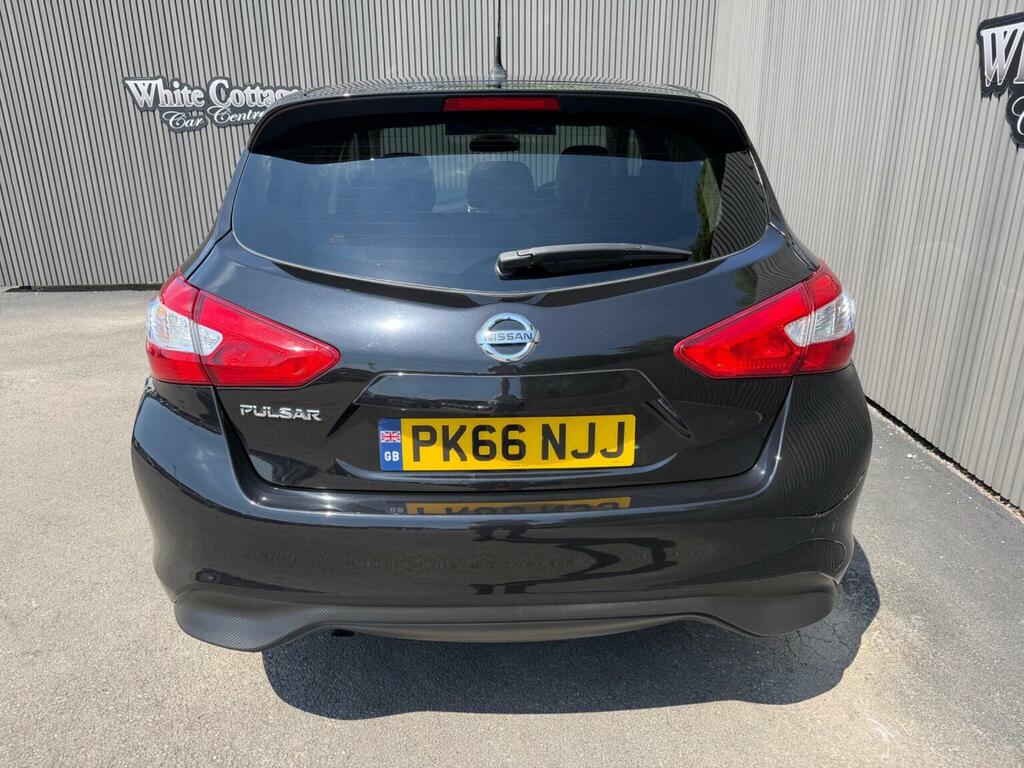 Nissan Pulsar Hatchback Black #3