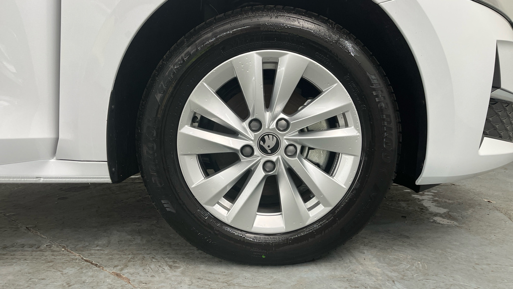 Skoda Octavia 1.5 Tsi Act Se Technology Estate White #5