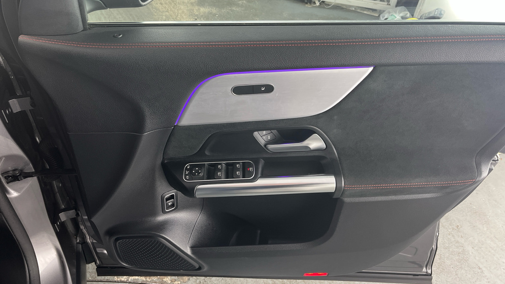 Mercedes-Benz EQA Sport Black #28
