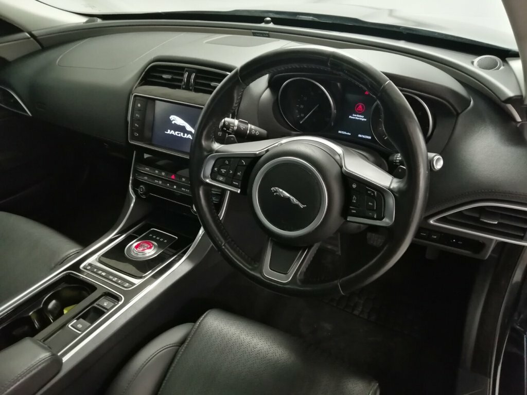 Jaguar XE 2L Portfolio Black #6