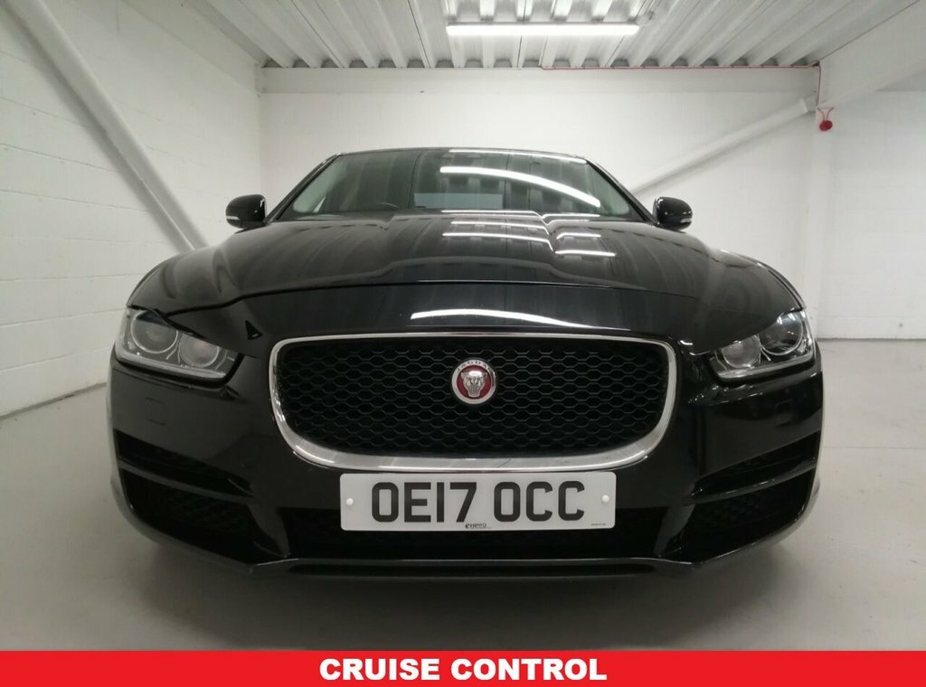 Jaguar XE 2L Portfolio Black #4