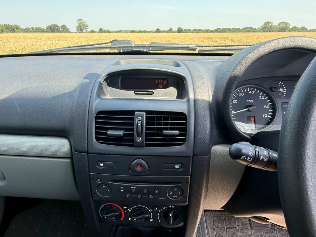Renault Clio Initiale Grey #15