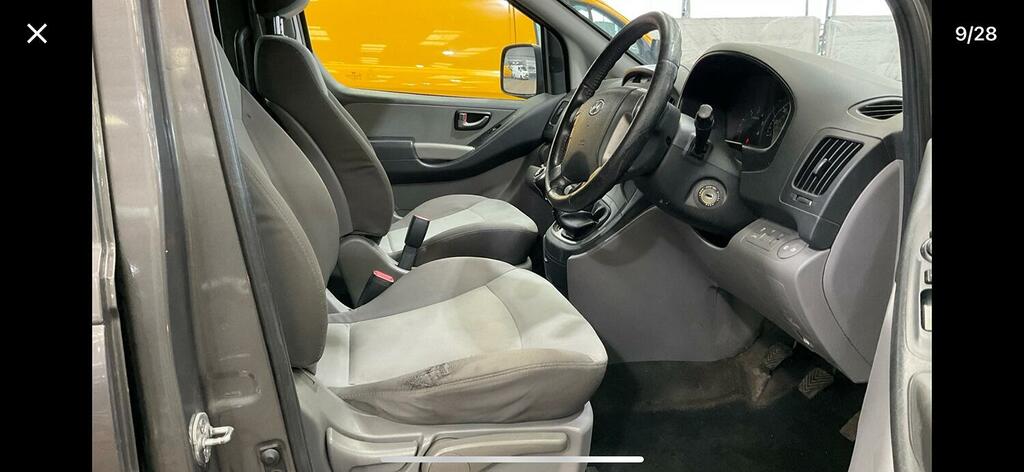 Hyundai I800 Mpv 2.5 Crdi Style 2012 Grey #2