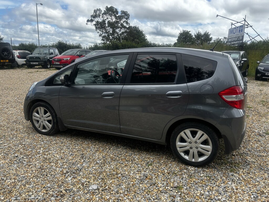 Honda Jazz Hatchback 1.4 I-vtec Es Plus 2014 Grey #3