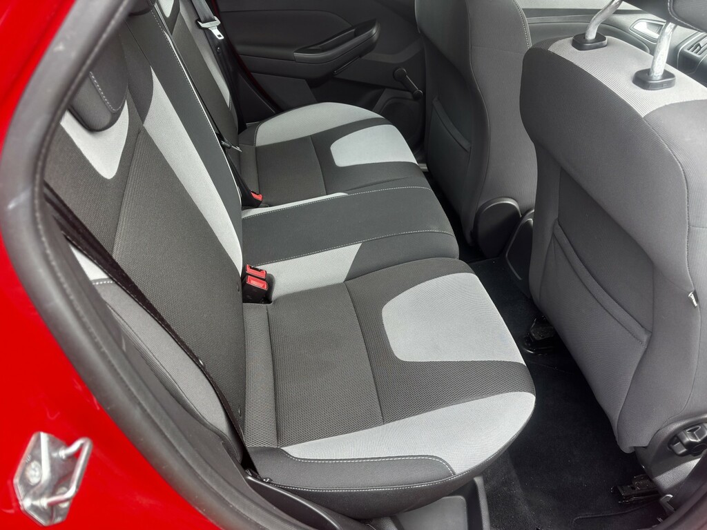 Ford Focus 1.6 Zetec Red #4