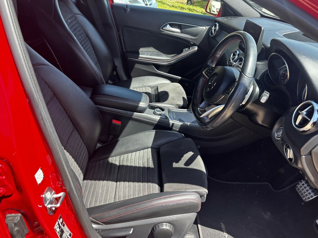 Mercedes-Benz GLA Class 2.1 Gla200d Amg Line Red #3