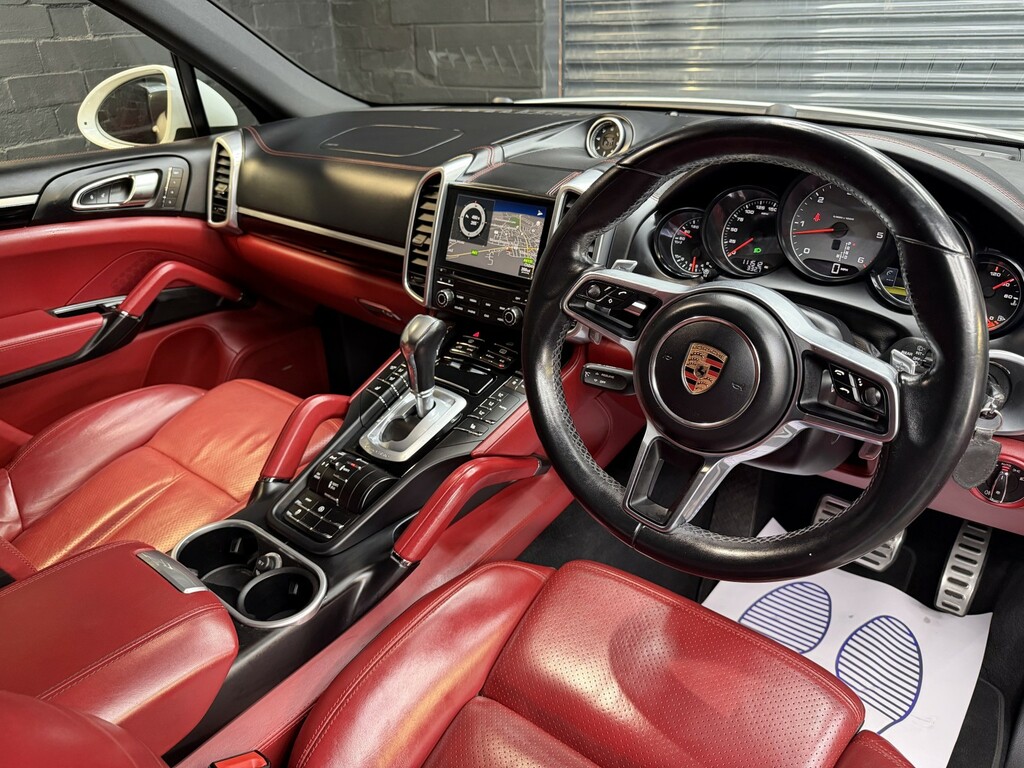 Porsche Cayenne 4.2 Td V8 S White #4