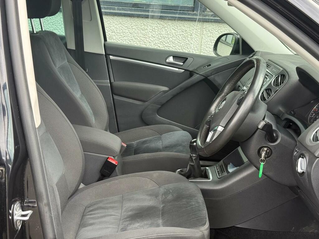 Volkswagen Tiguan 2.0 Tdi Bluemotion Tech Match Black #4