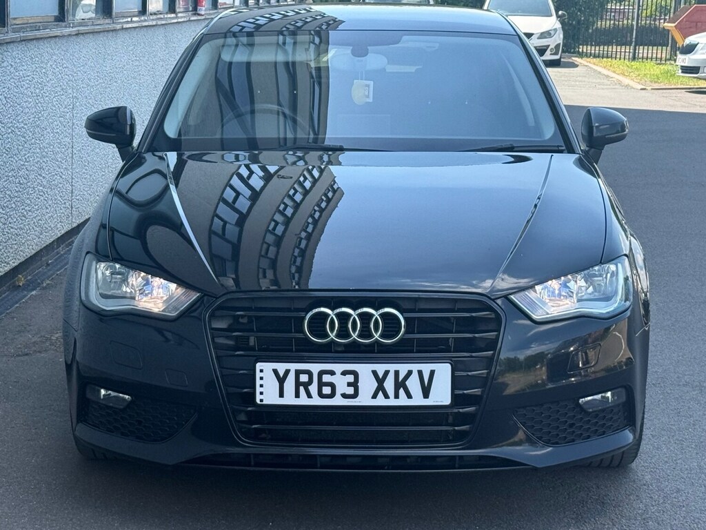 Audi A3 1.6 Tdi Se Black #2