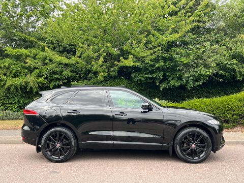 Jaguar F-Pace 2019 69 2.0 Black #2