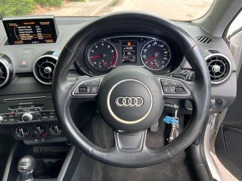 Audi A1 1.6 Tdi Black Edition White #17