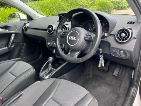 Audi A1 1.6 Tdi Black Edition White #16