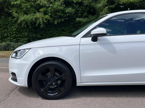 Audi A1 1.6 Tdi Black Edition White #36