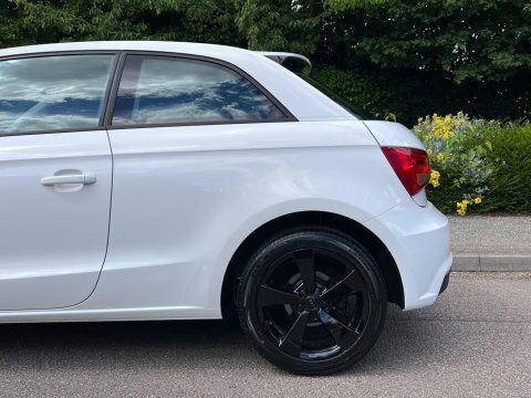 Audi A1 1.6 Tdi Black Edition White #37
