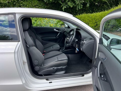 Audi A1 1.6 Tdi Black Edition White #14