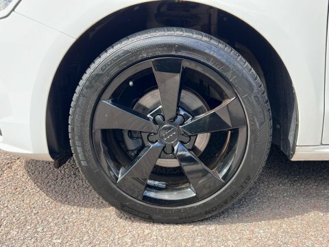 Audi A1 1.6 Tdi Black Edition White #44