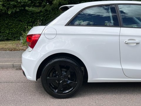 Audi A1 1.6 Tdi Black Edition White #12