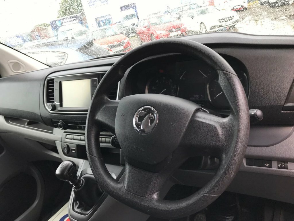 Vauxhall Vivaro 1.5L Dynamic 6Dr Red #6