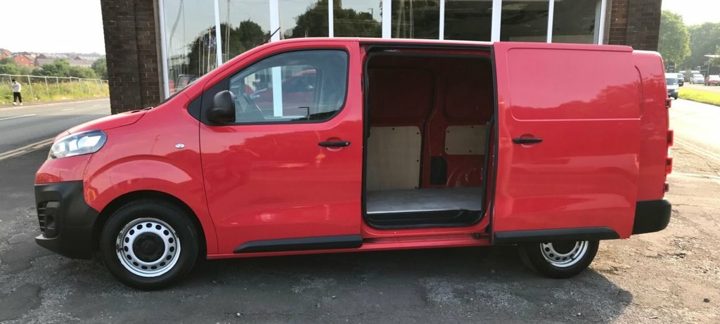 Vauxhall Vivaro 1.5L Dynamic 6Dr Red #3