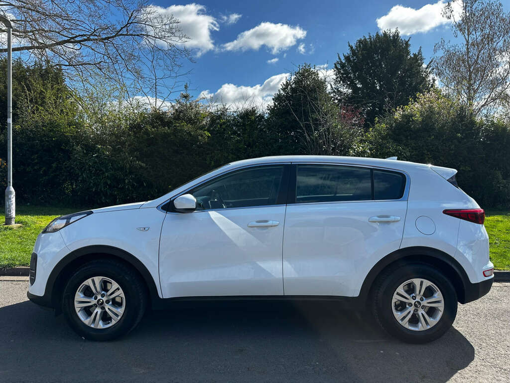 Kia Sportage Suv 1.7 Crdi 1 Suv Euro 6 Ss FY68DXG White #4