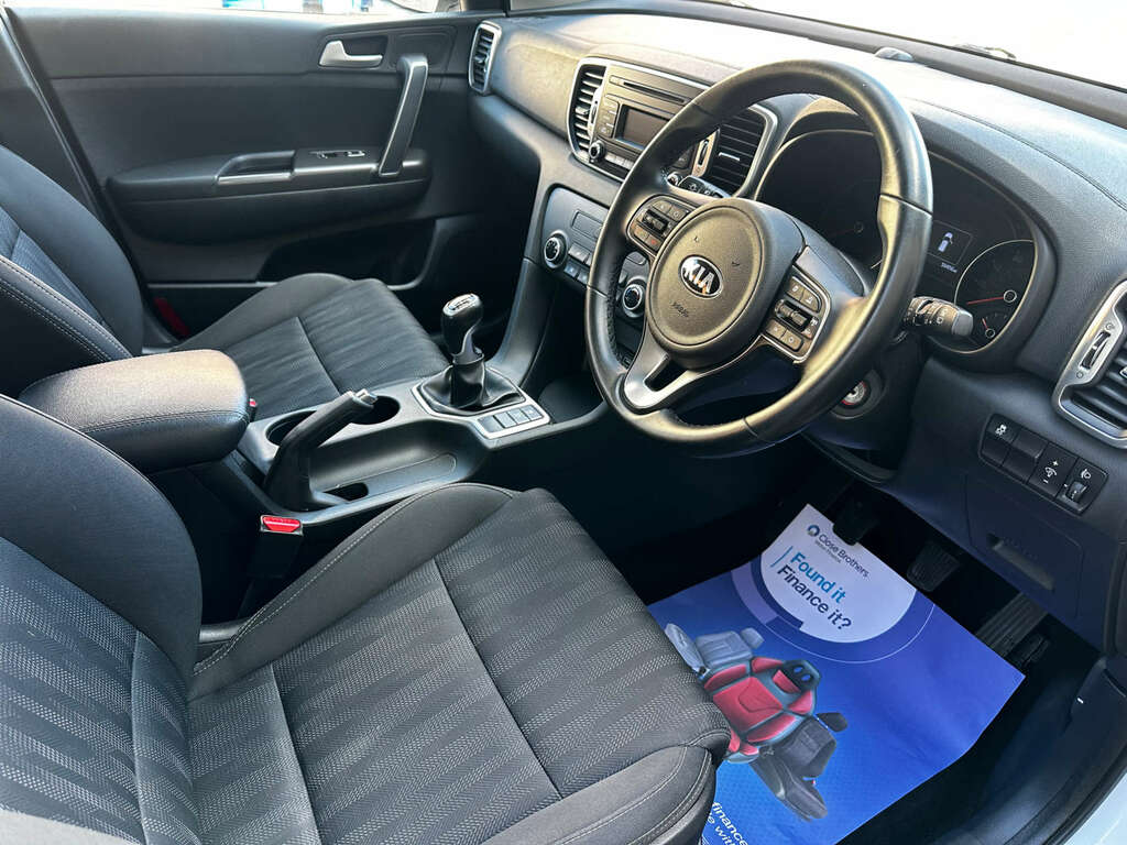 Kia Sportage Suv 1.7 Crdi 1 Suv Euro 6 Ss FY68DXG White #2