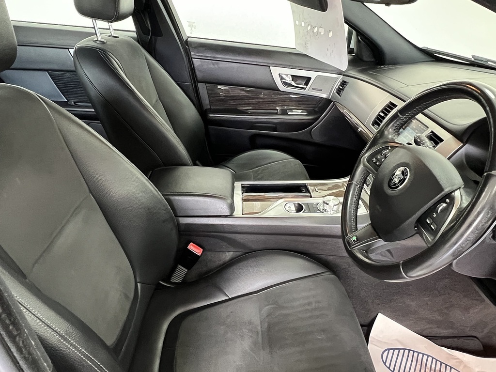 Jaguar XF D Luxury Green #8