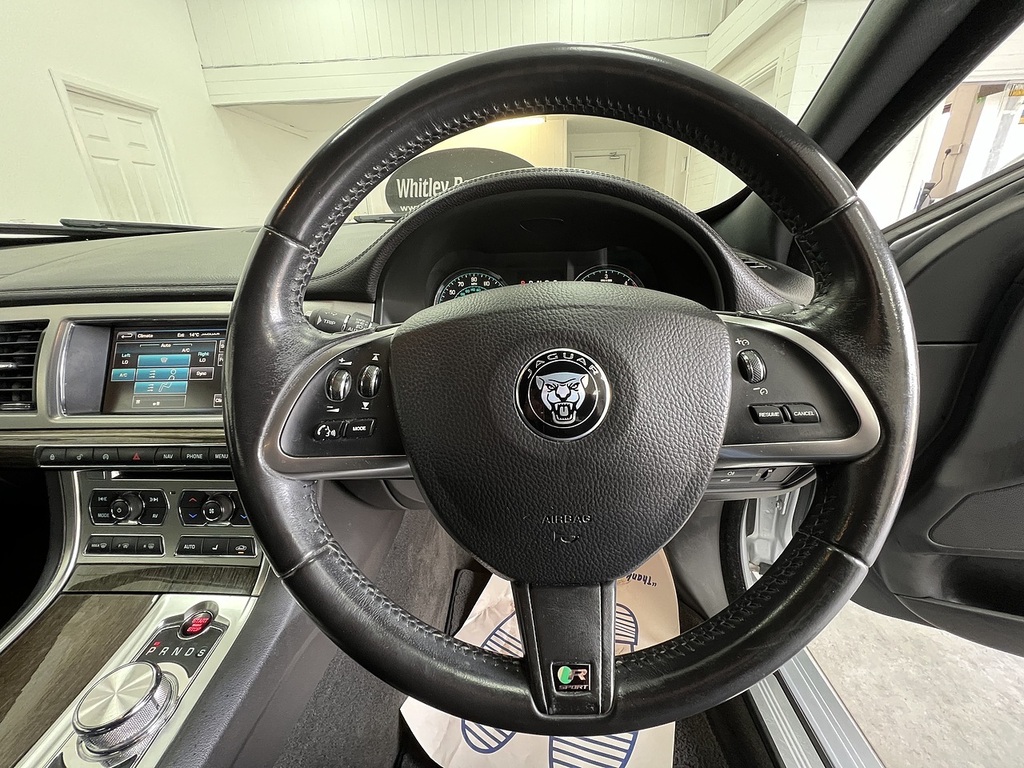 Jaguar XF D Luxury Green #9