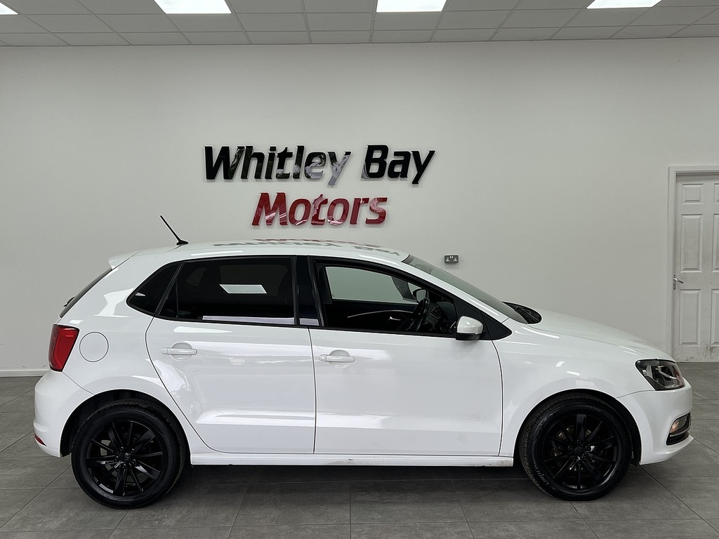 Volkswagen Polo Bluemotion Tech Se GL15YAF White #2