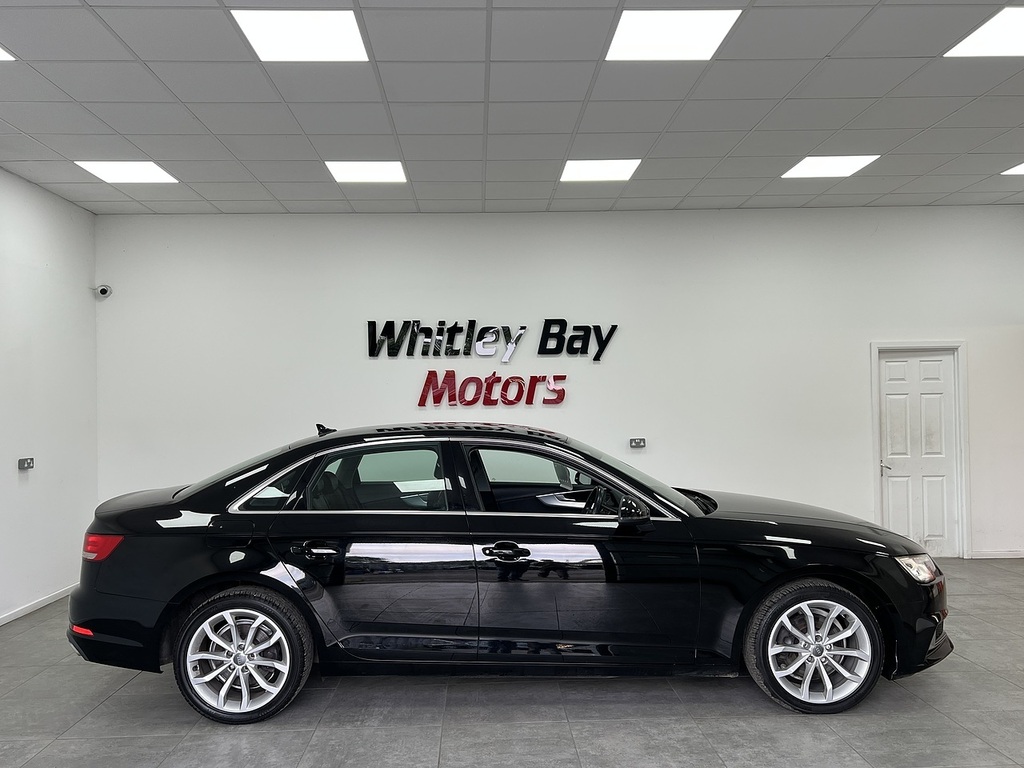 Audi A4 Tfsi Sport Black #2