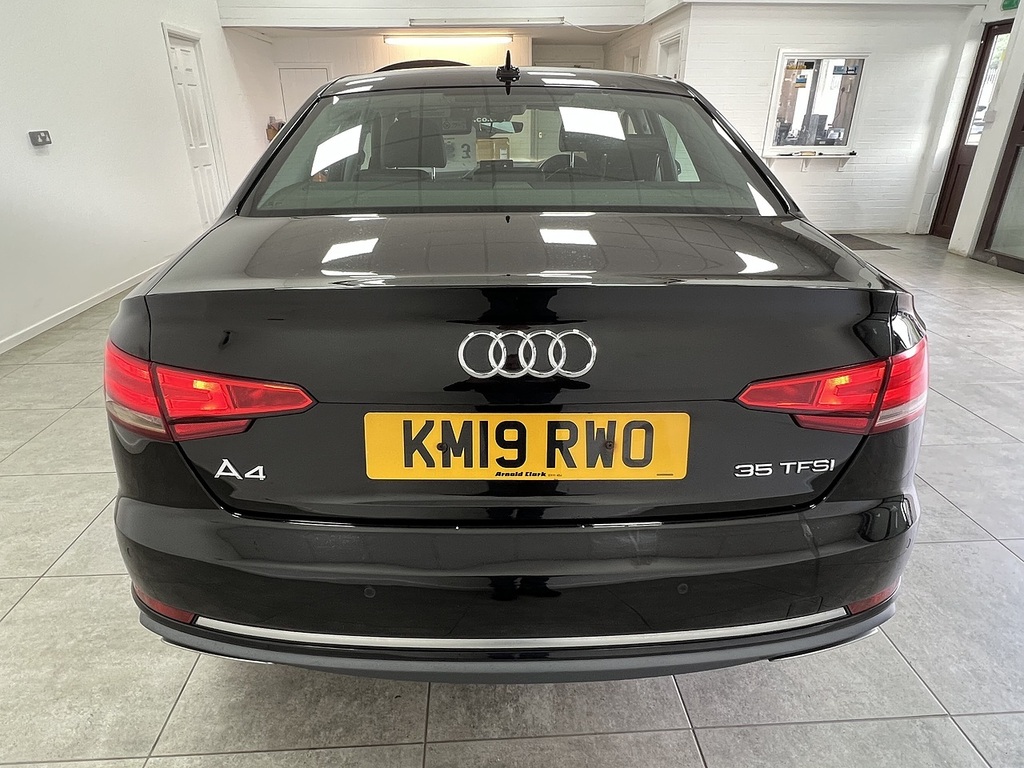 Audi A4 Tfsi Sport Black #4